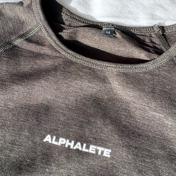 ALPHALETE AMPLIFY LONGSLEEVE CROP TOP-CHARCOAL GREEN-SIZE M - Picture 2 of 4